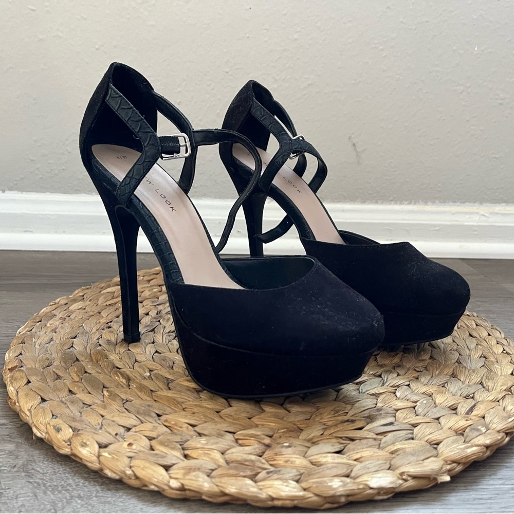 New Look Black Platform Heels with Cross-Strap Design